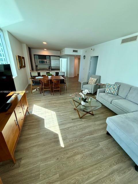 55 SE 6th St #1807, Miami FL 33131