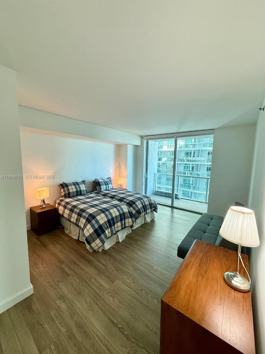55 SE 6th St #1807, Miami FL 33131