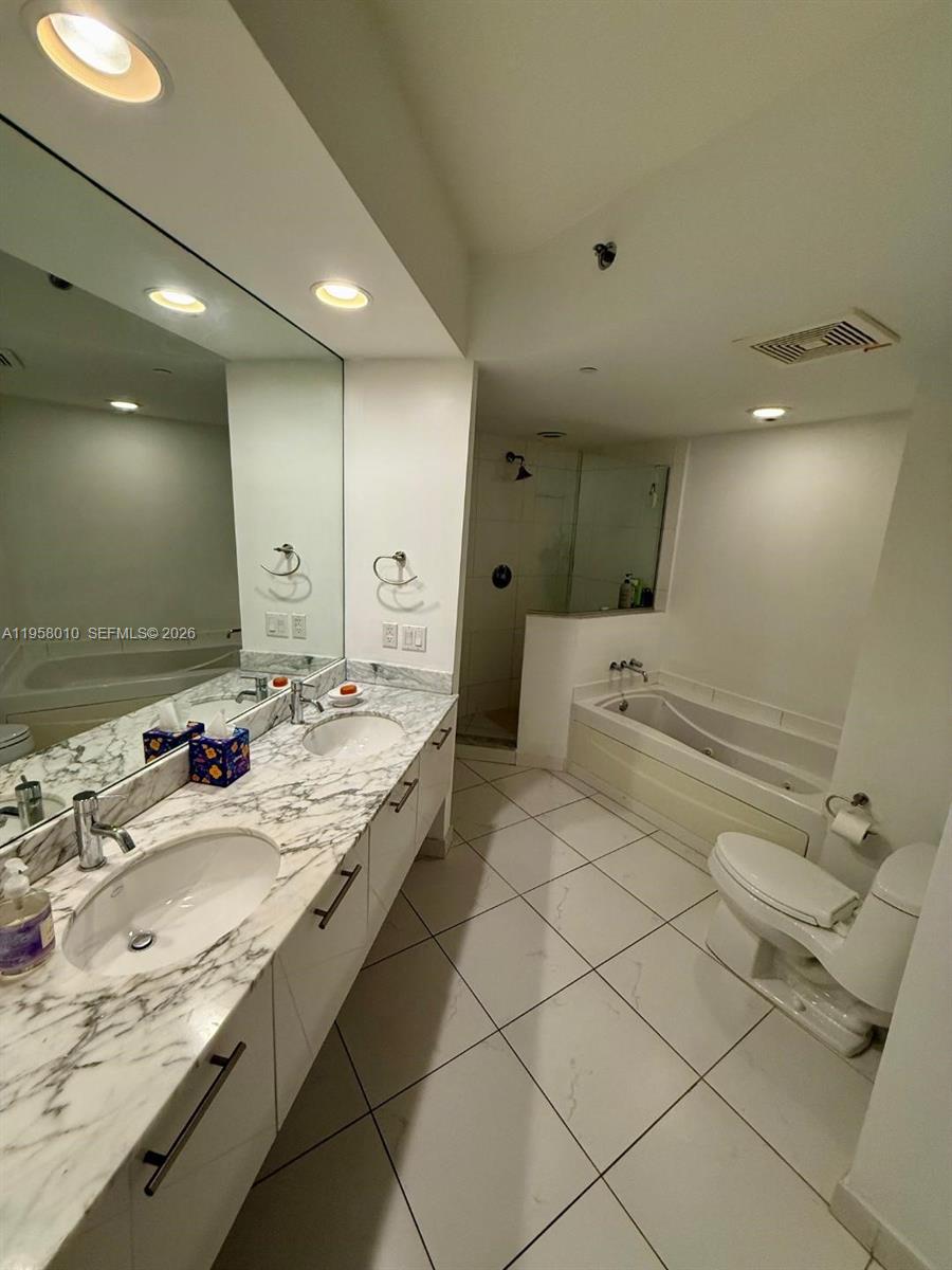55 SE 6th St #1807, Miami FL 33131