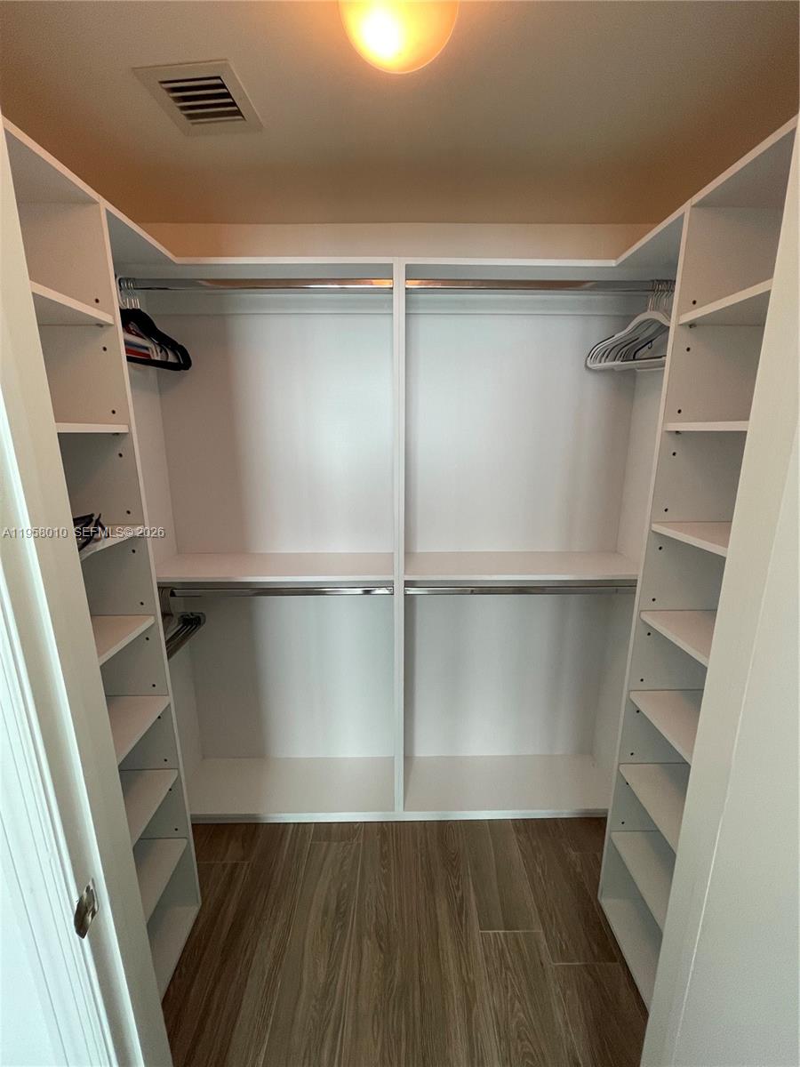 55 SE 6th St #1807, Miami FL 33131