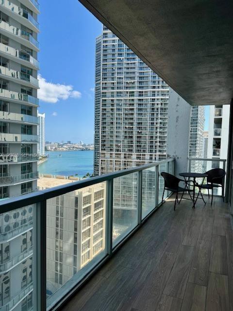 55 SE 6th St #1807, Miami FL 33131