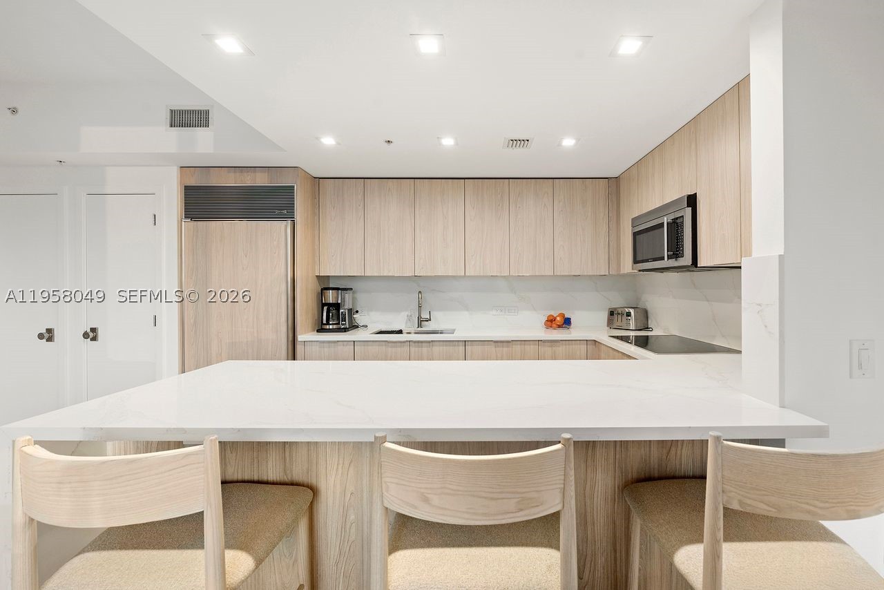 6899 Collins Ave #1810, Miami Beach FL 33141