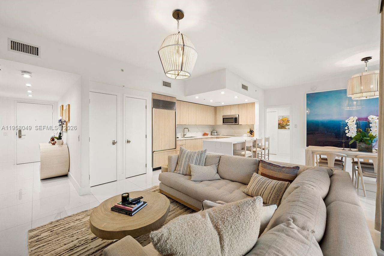 6899 Collins Ave #1810, Miami Beach FL 33141