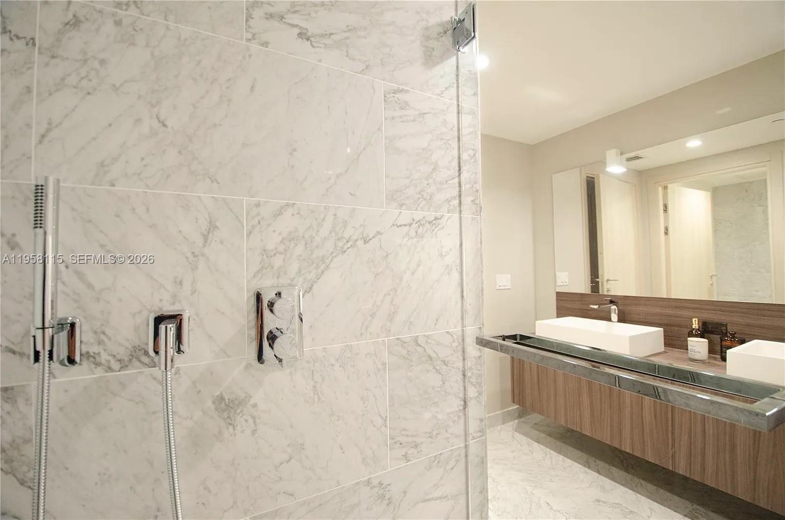 1000 Brickell Plz #4207, Miami FL 33131
