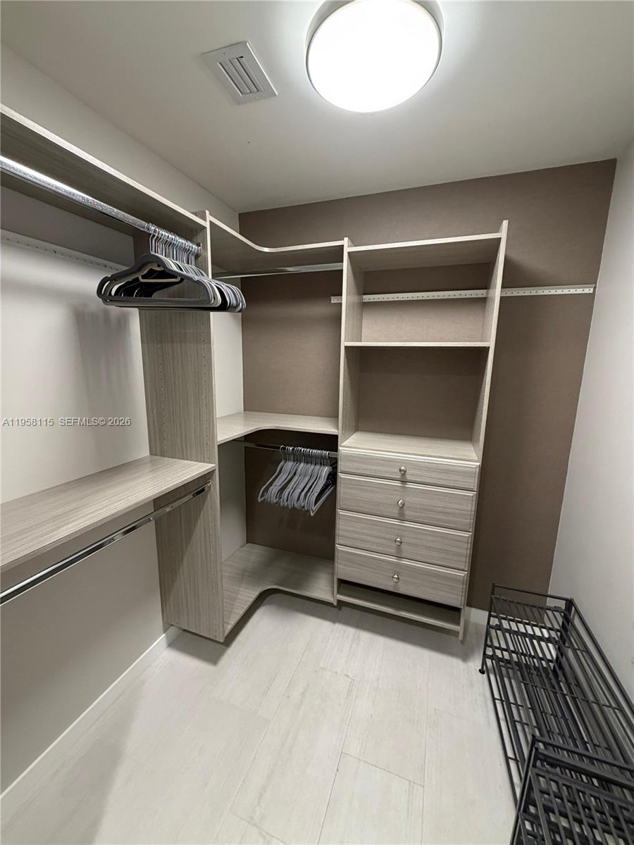 1000 Brickell Plz #4207, Miami FL 33131