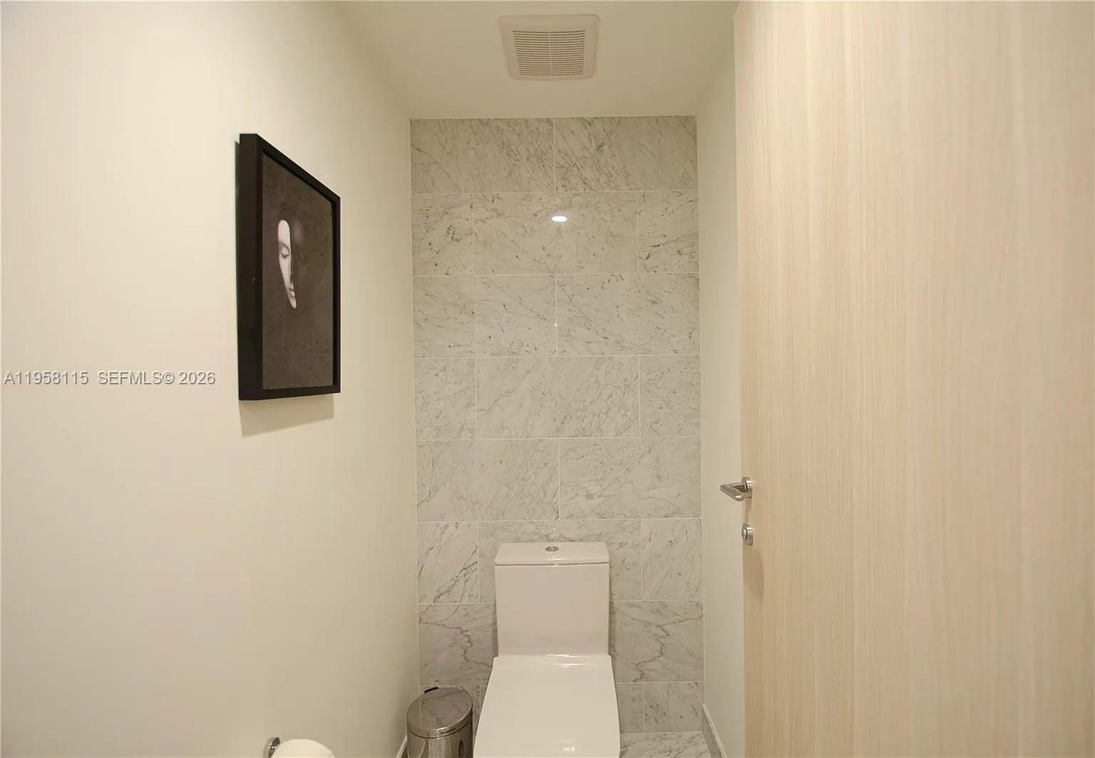 1000 Brickell Plz #4207, Miami FL 33131