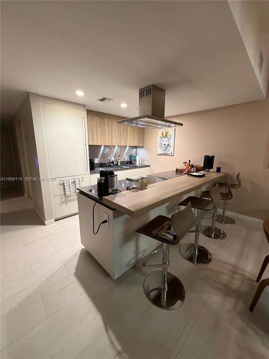 1000 Brickell Plz #4207, Miami FL 33131