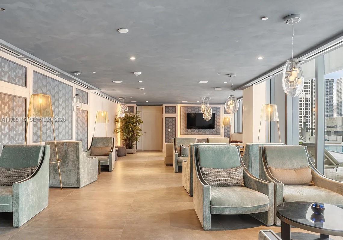 1000 Brickell Plz #4207, Miami FL 33131