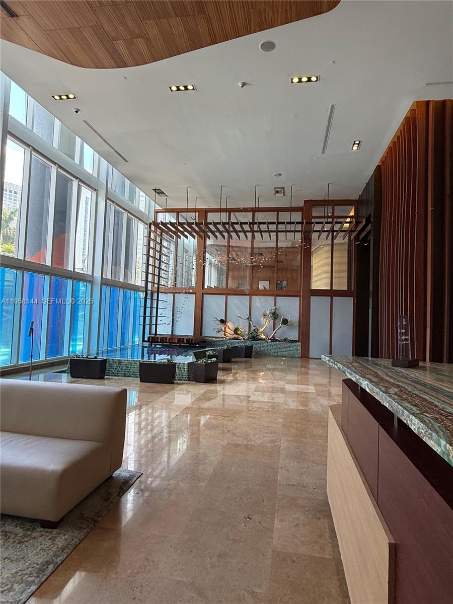 50 Biscayne Blvd #2206, Miami FL 33132