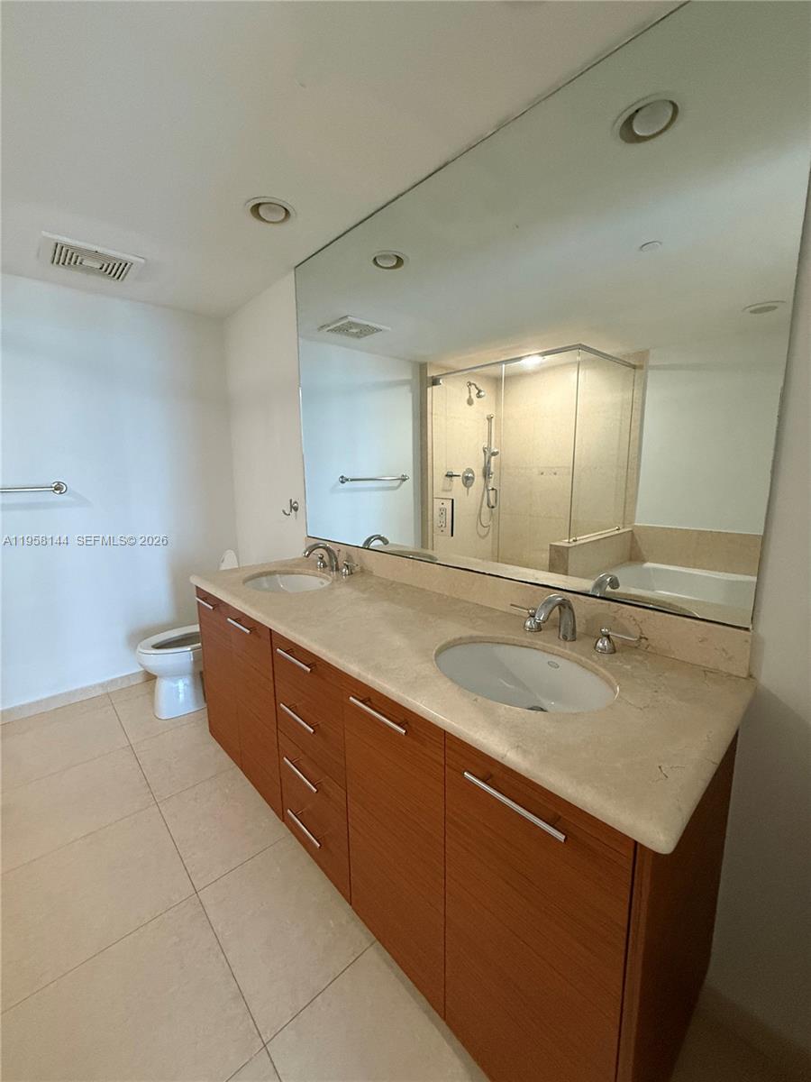 50 Biscayne Blvd #2206, Miami FL 33132