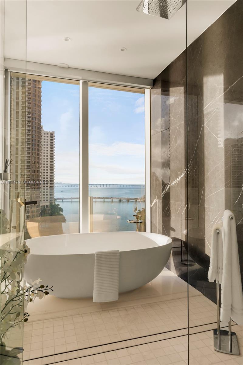 300 Biscayne Boulevard Way #1101 E, Miami FL 33131