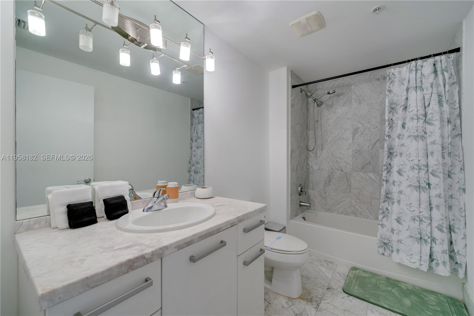 253 NE 2nd St #228, Miami FL 33132