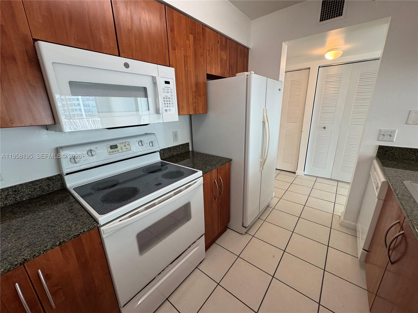 1200 BRICKELL BAY DR #3405, Miami FL 33131