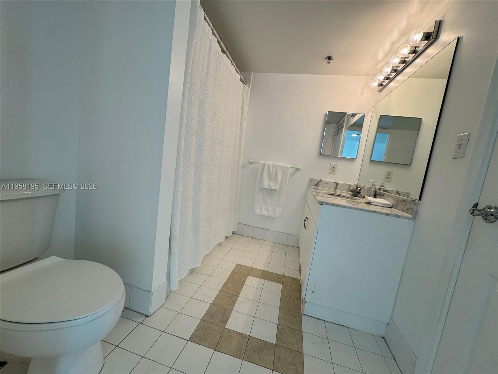1200 BRICKELL BAY DR #3405, Miami FL 33131