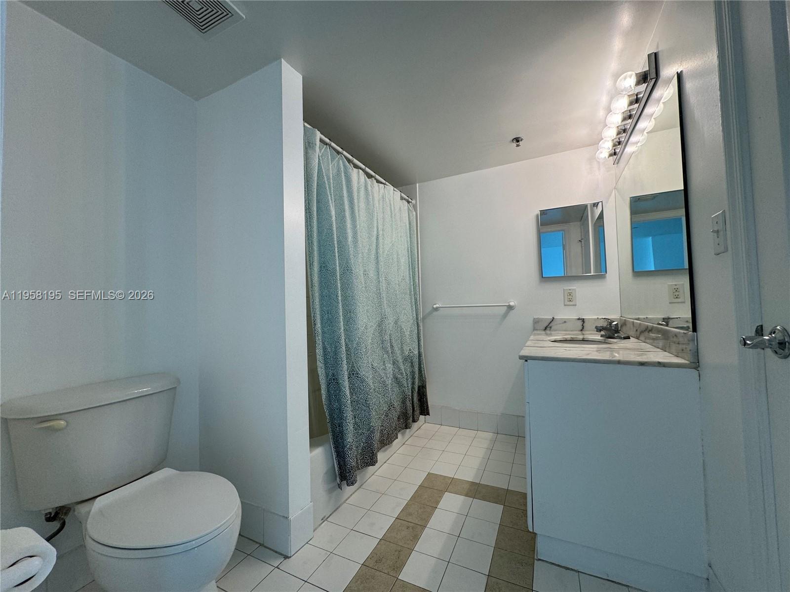 1200 BRICKELL BAY DR #3405, Miami FL 33131