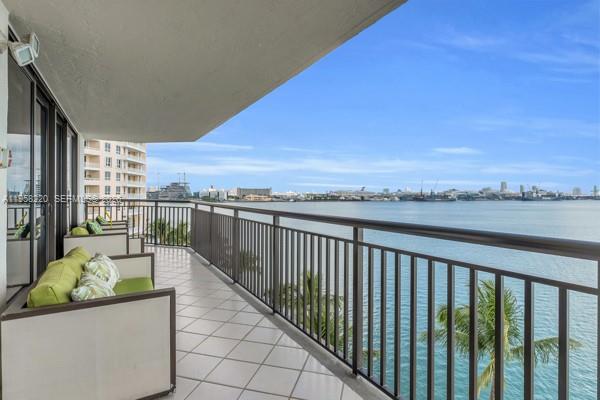 540 Brickell Key Dr #832, Miami FL 33131
