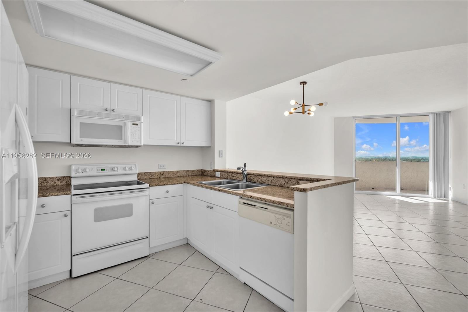 19501 W Country Club Dr #2011, Aventura FL 33180