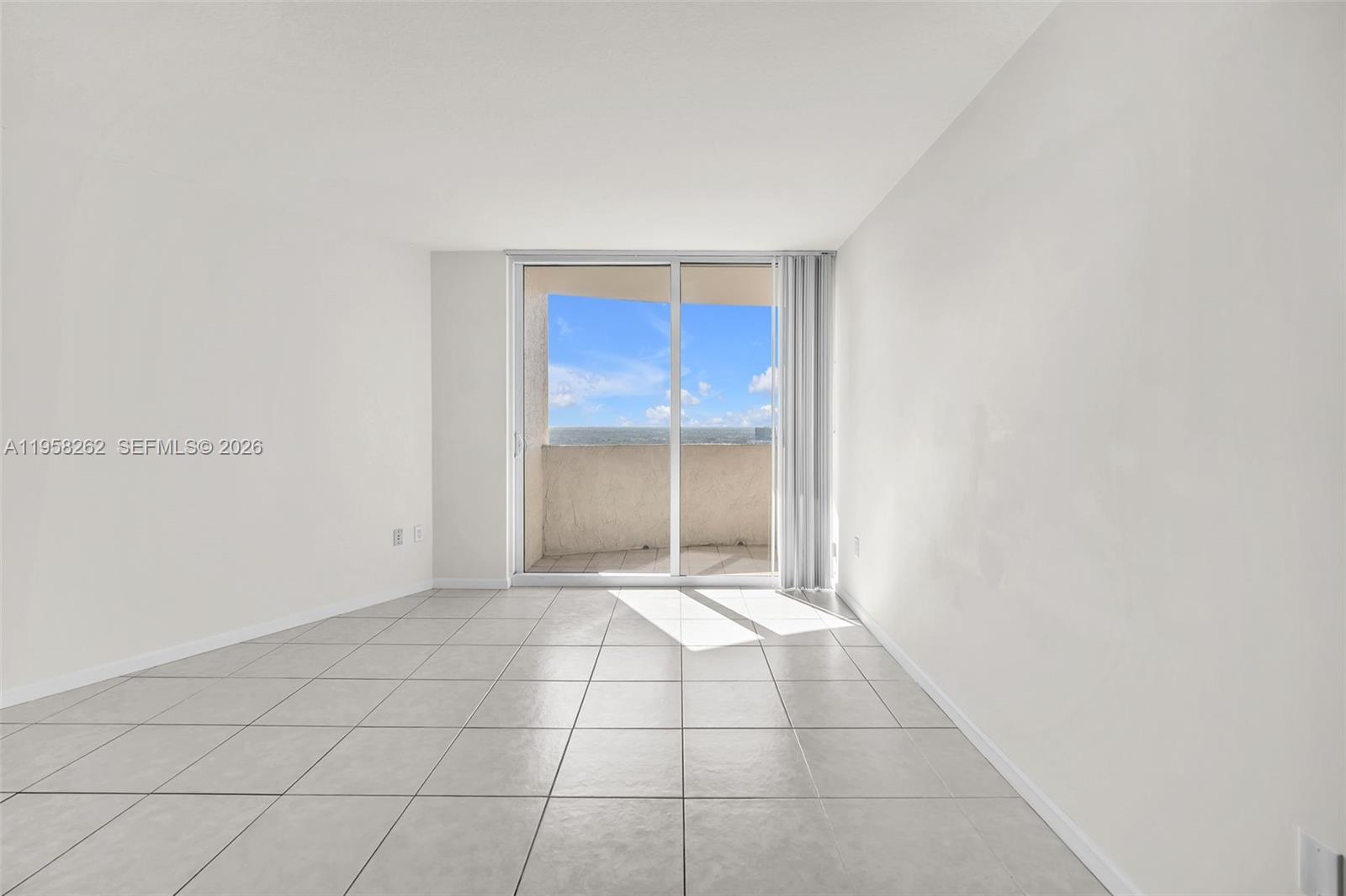19501 W Country Club Dr #2011, Aventura FL 33180