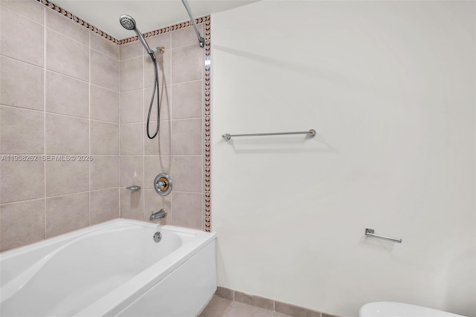 19501 W Country Club Dr #2011, Aventura FL 33180
