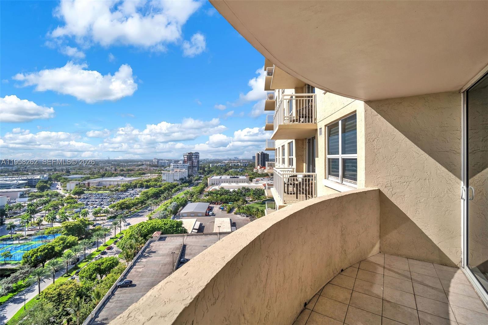 19501 W Country Club Dr #2011, Aventura FL 33180