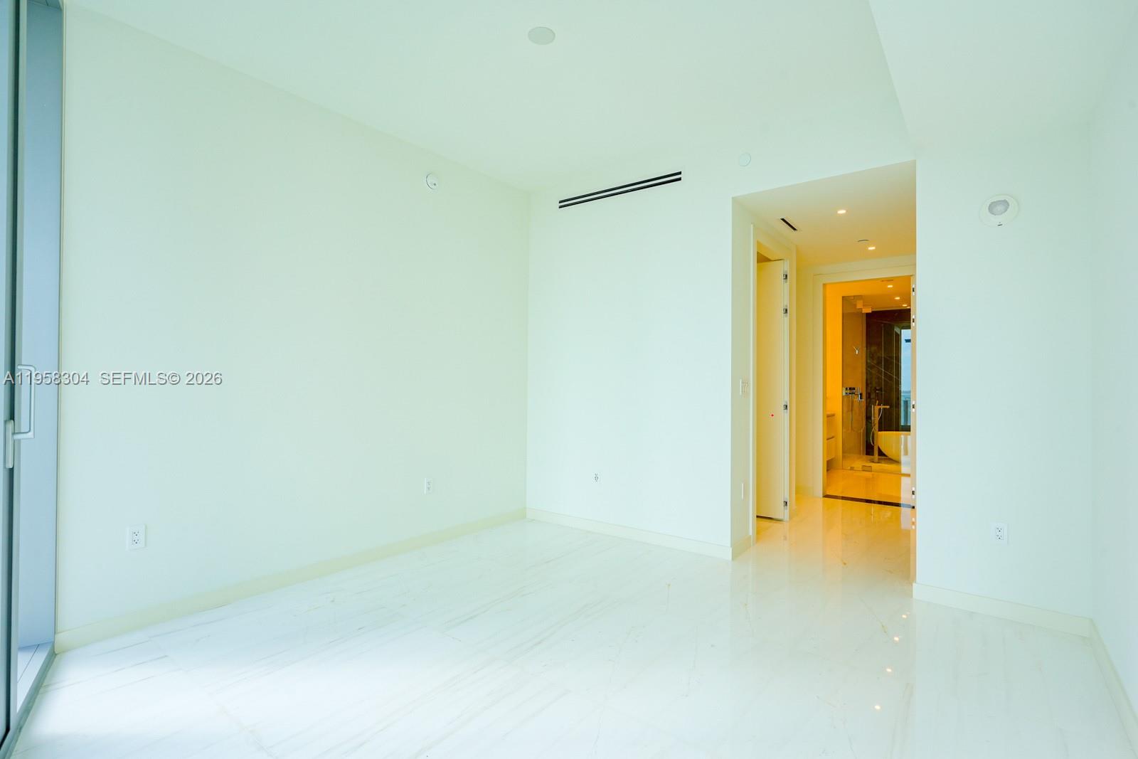 300 Biscayne Boulevard Way #1806W, Miami FL 33131