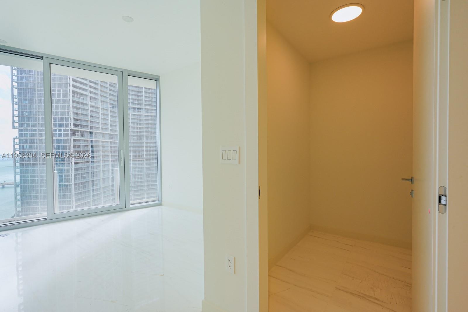 300 Biscayne Boulevard Way #1806W, Miami FL 33131