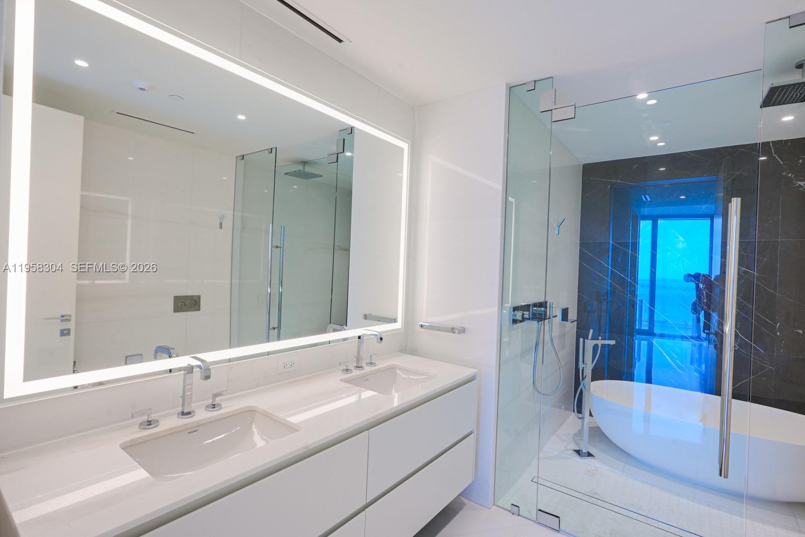 300 Biscayne Boulevard Way #1806W, Miami FL 33131