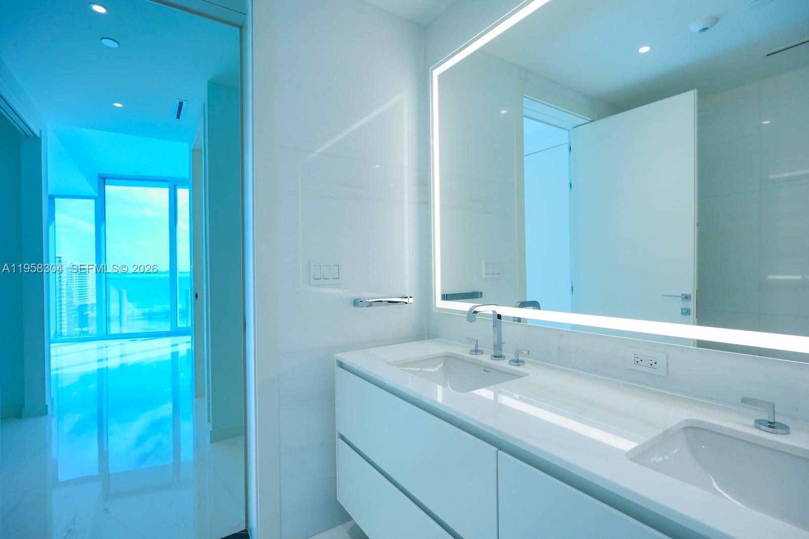 300 Biscayne Boulevard Way #1806W, Miami FL 33131