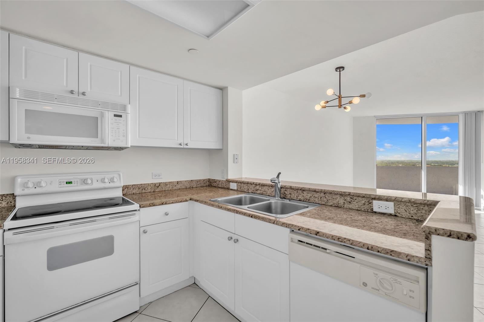 19501 W Country Club Dr #2011, Aventura FL 33180