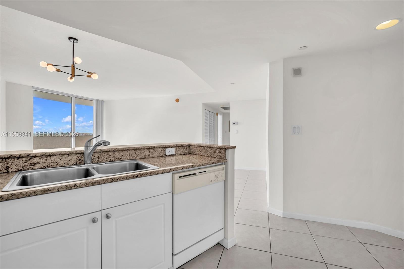 19501 W Country Club Dr #2011, Aventura FL 33180