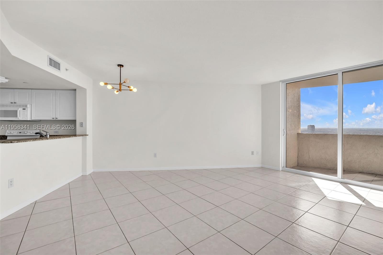 19501 W Country Club Dr #2011, Aventura FL 33180