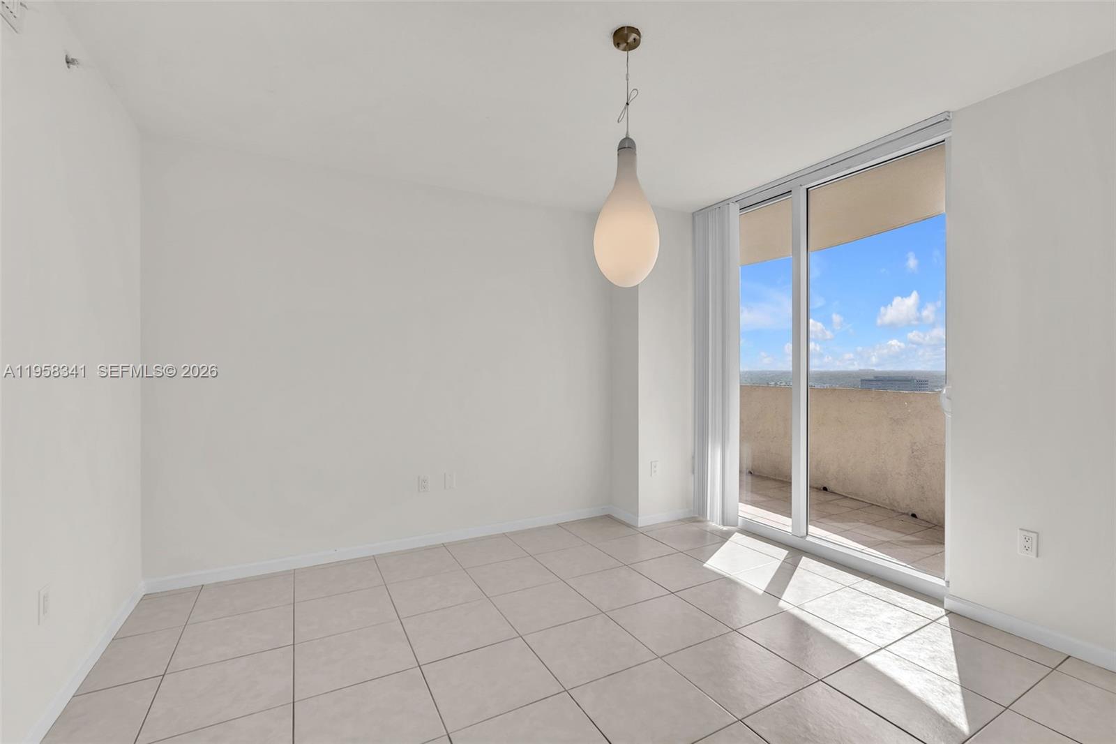 19501 W Country Club Dr #2011, Aventura FL 33180