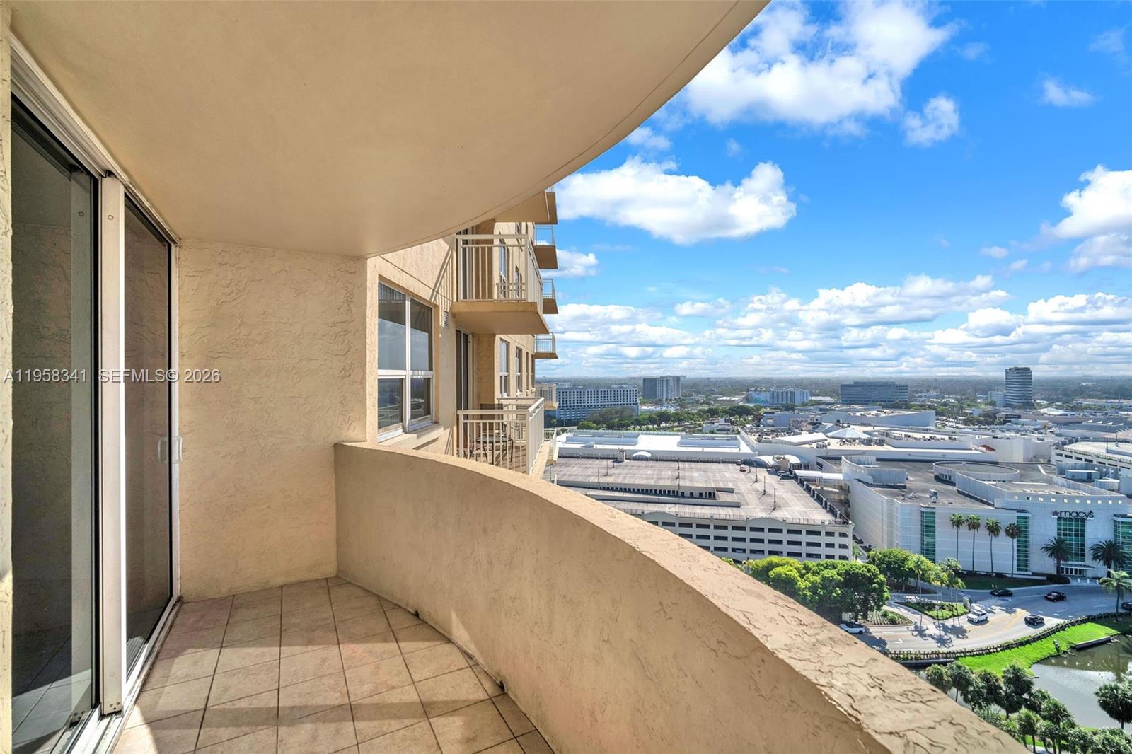19501 W Country Club Dr #2011, Aventura FL 33180