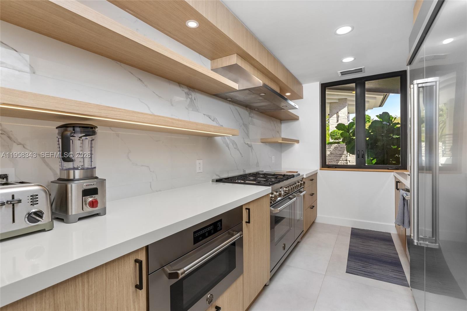 2965 Surrey Ln, Weston FL 33331