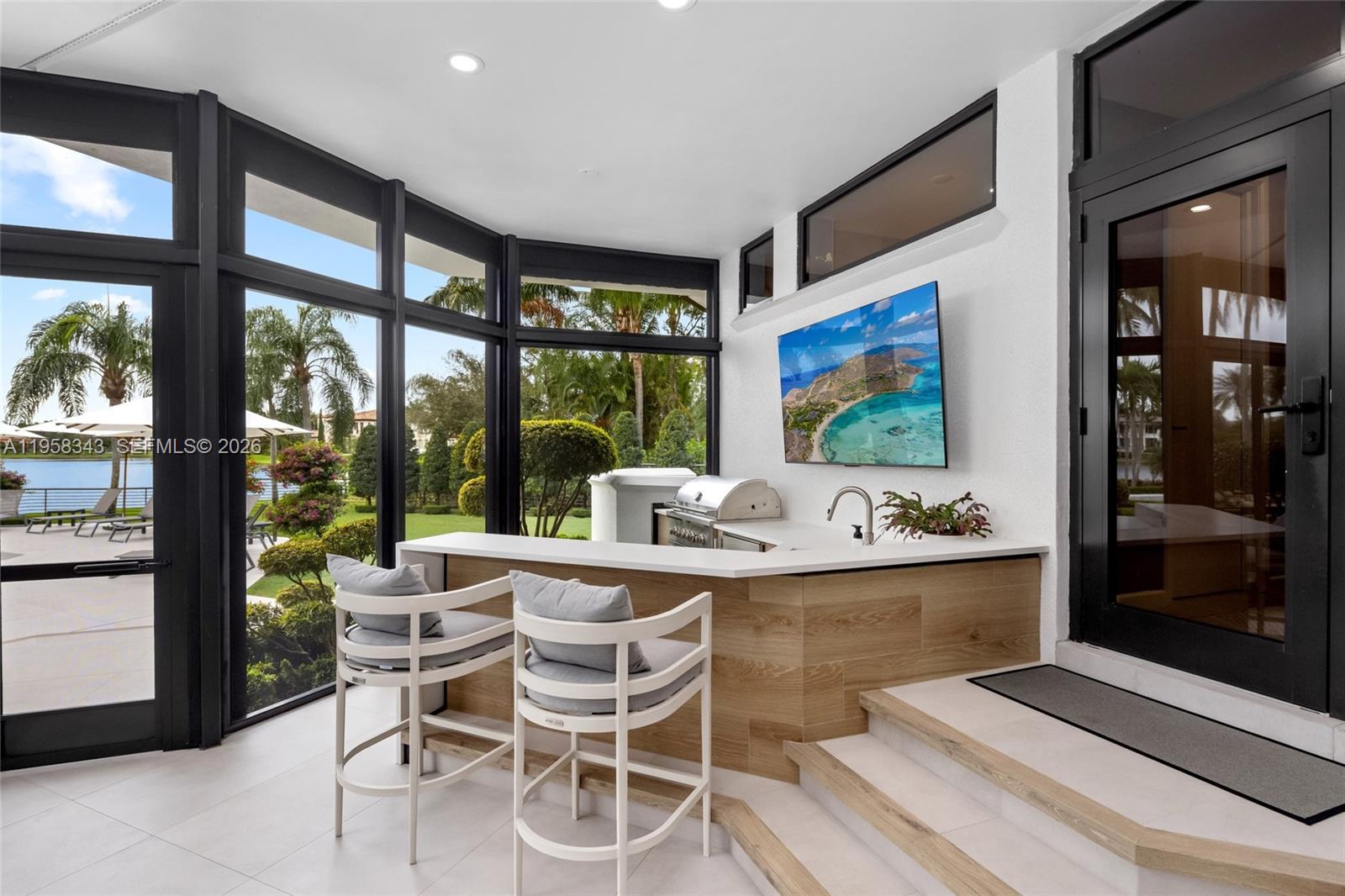 2965 Surrey Ln, Weston FL 33331