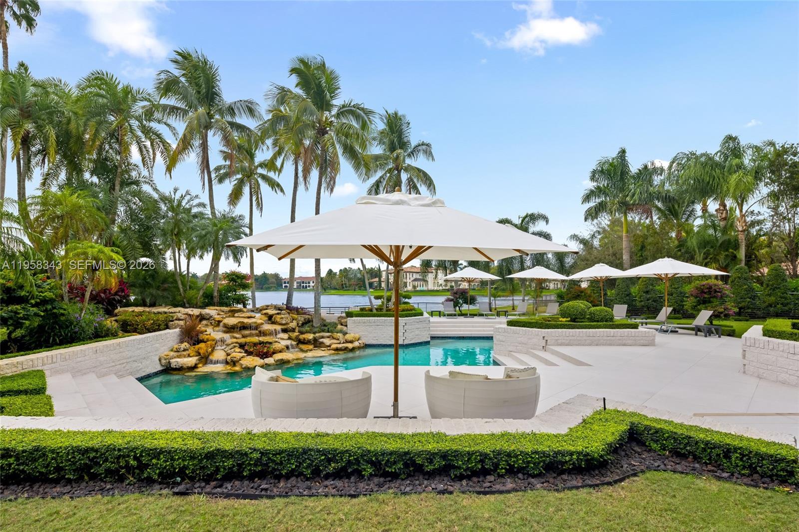 2965 Surrey Ln, Weston FL 33331