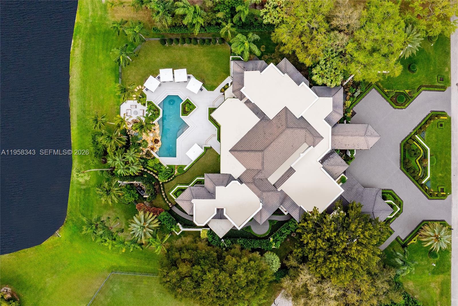 2965 Surrey Ln, Weston FL 33331