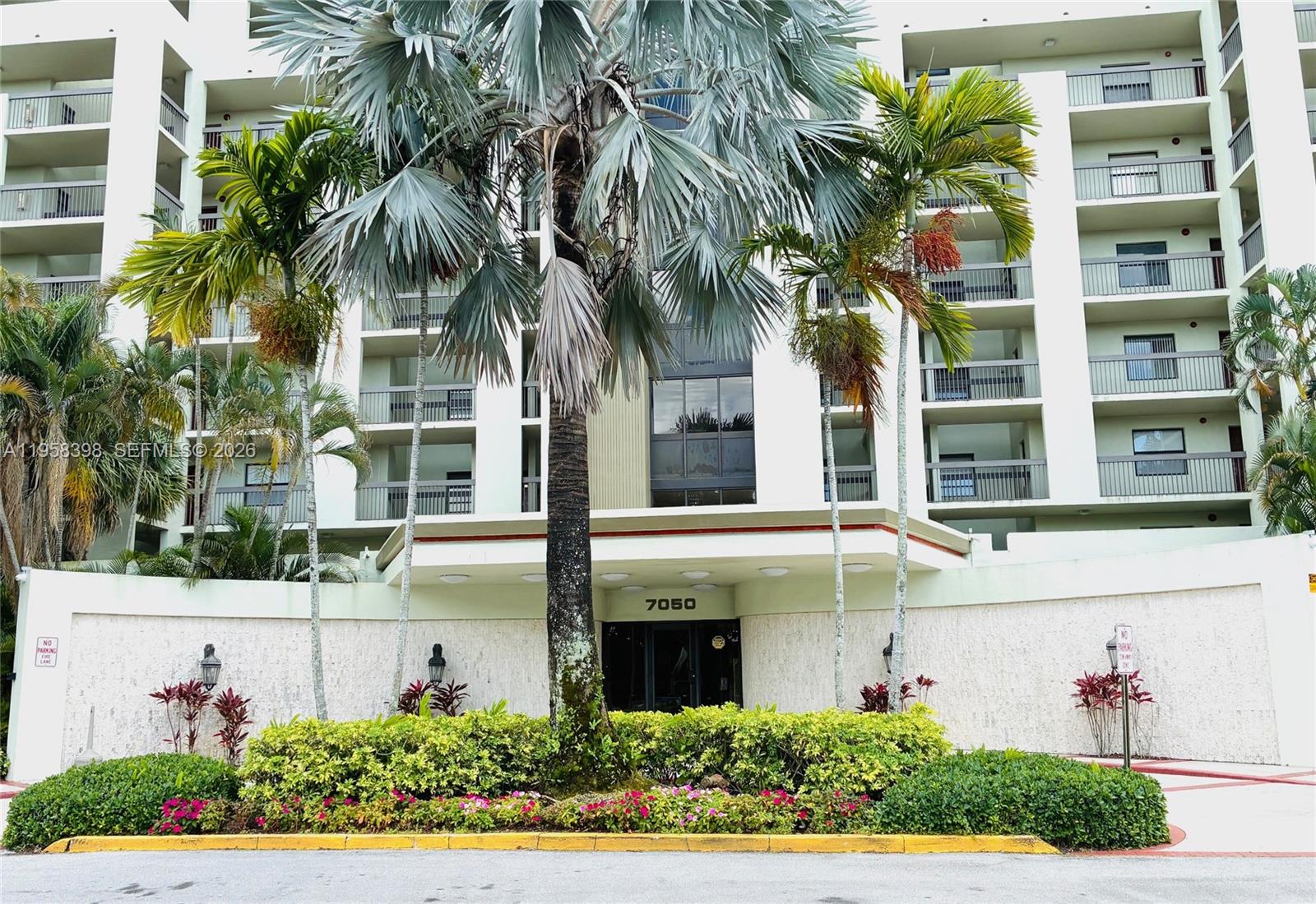 7050 NW 44th St #708, Lauderhill FL 33319