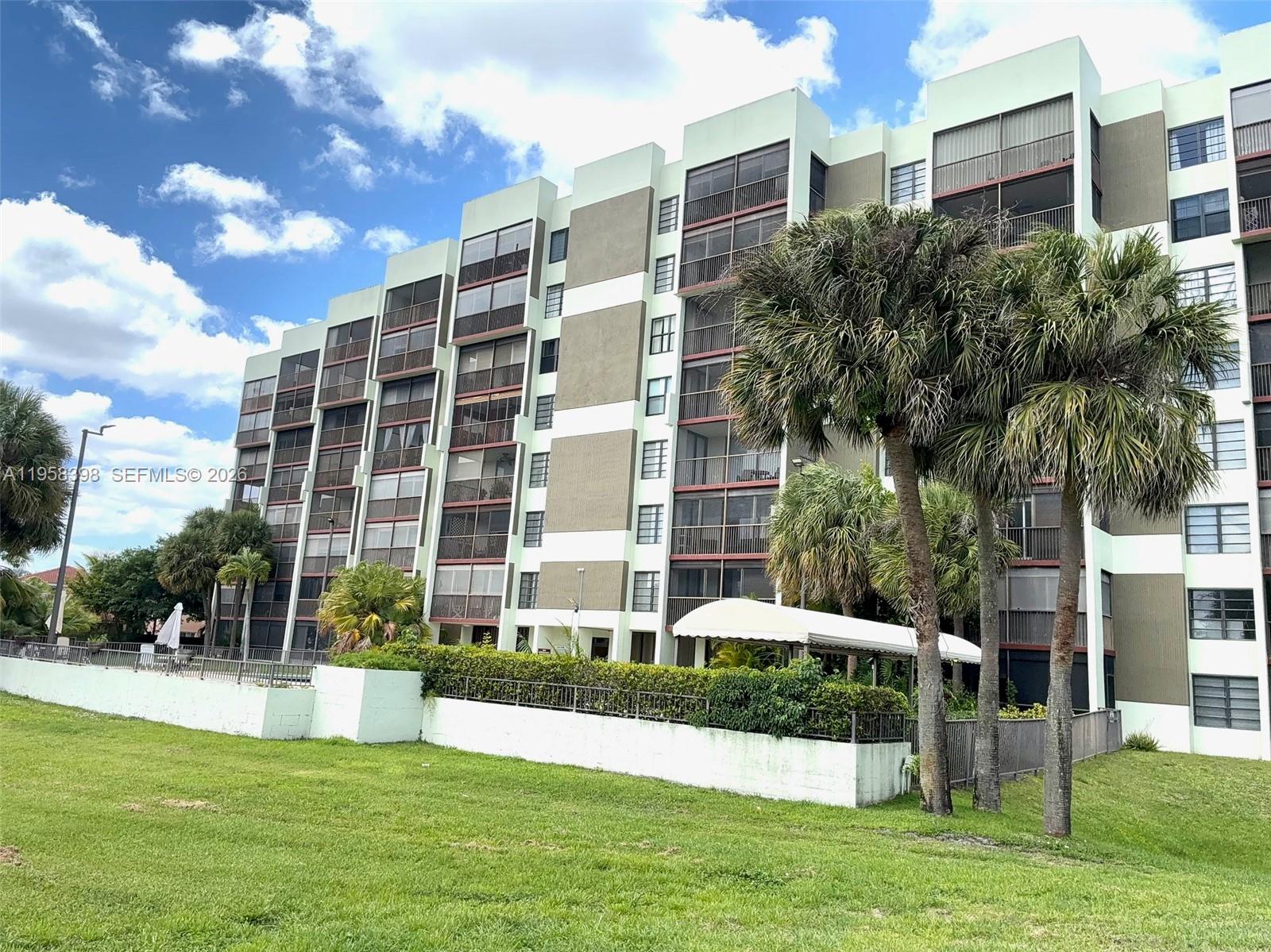 7050 NW 44th St #708, Lauderhill FL 33319