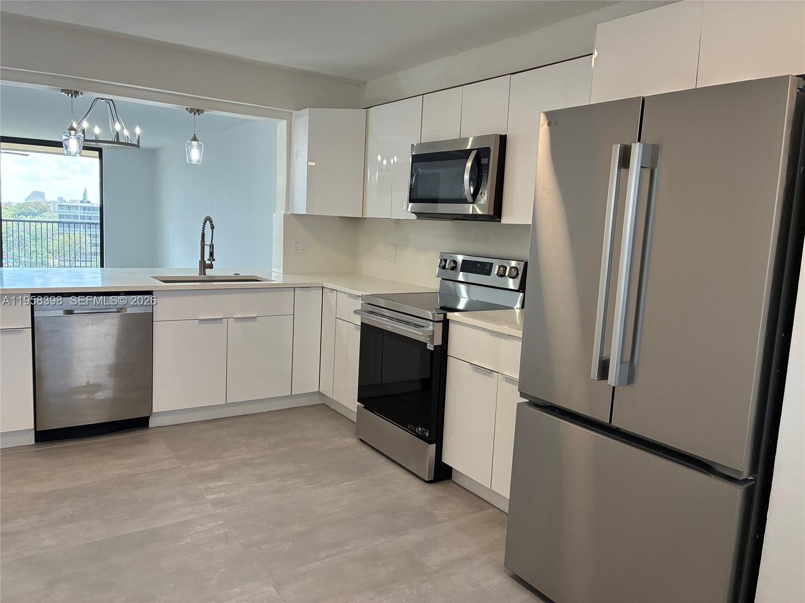 7050 NW 44th St #708, Lauderhill FL 33319