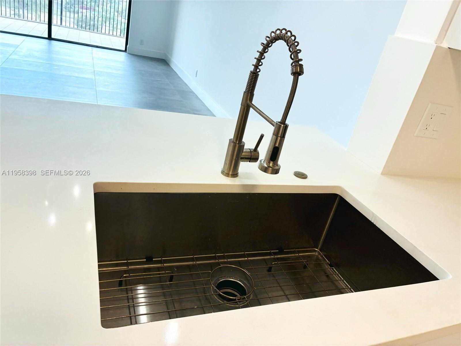 7050 NW 44th St #708, Lauderhill FL 33319