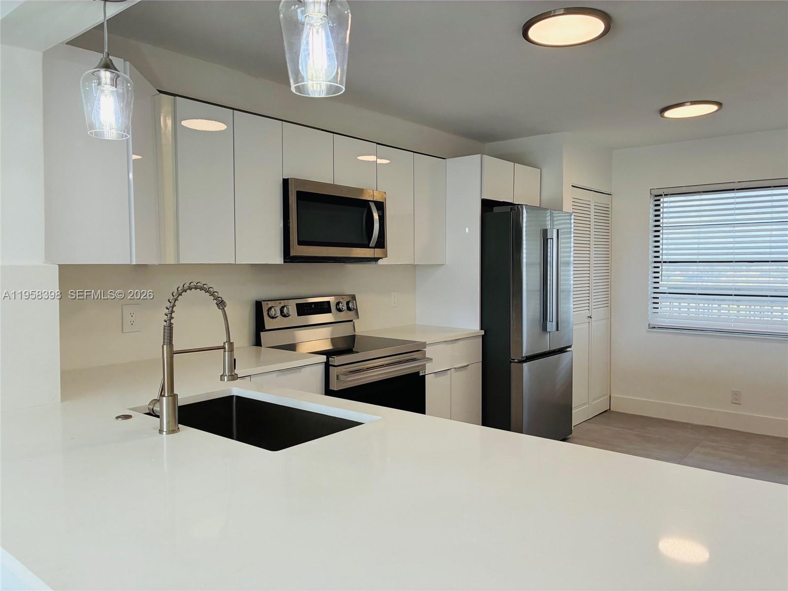 7050 NW 44th St #708, Lauderhill FL 33319