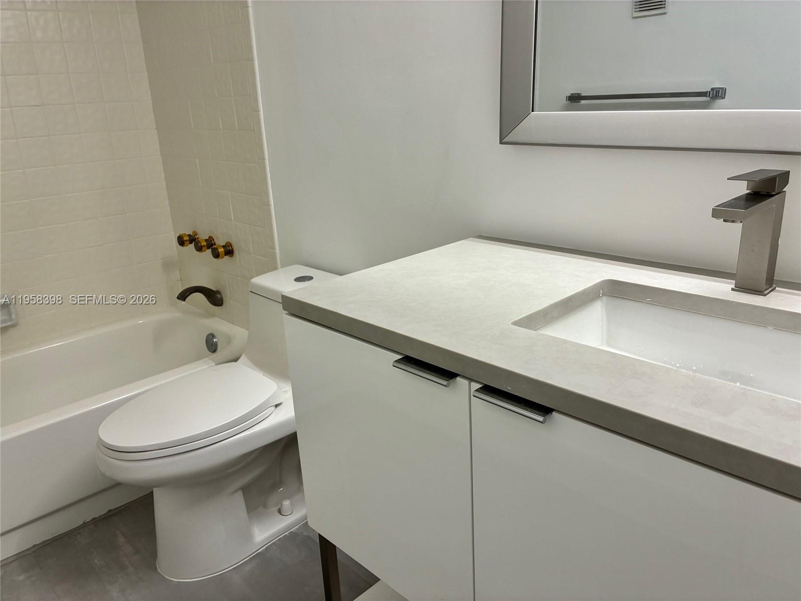 7050 NW 44th St #708, Lauderhill FL 33319