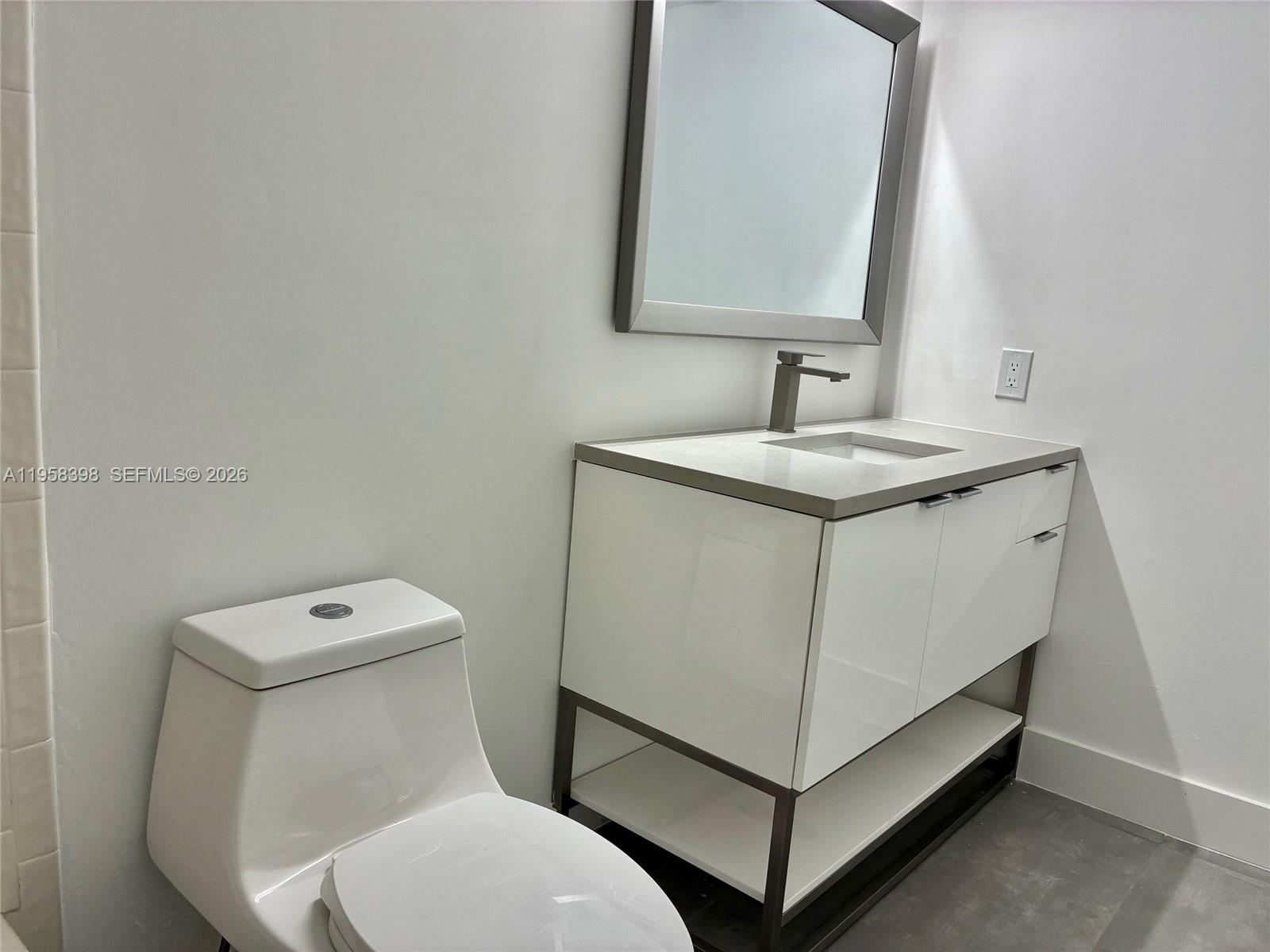 7050 NW 44th St #708, Lauderhill FL 33319