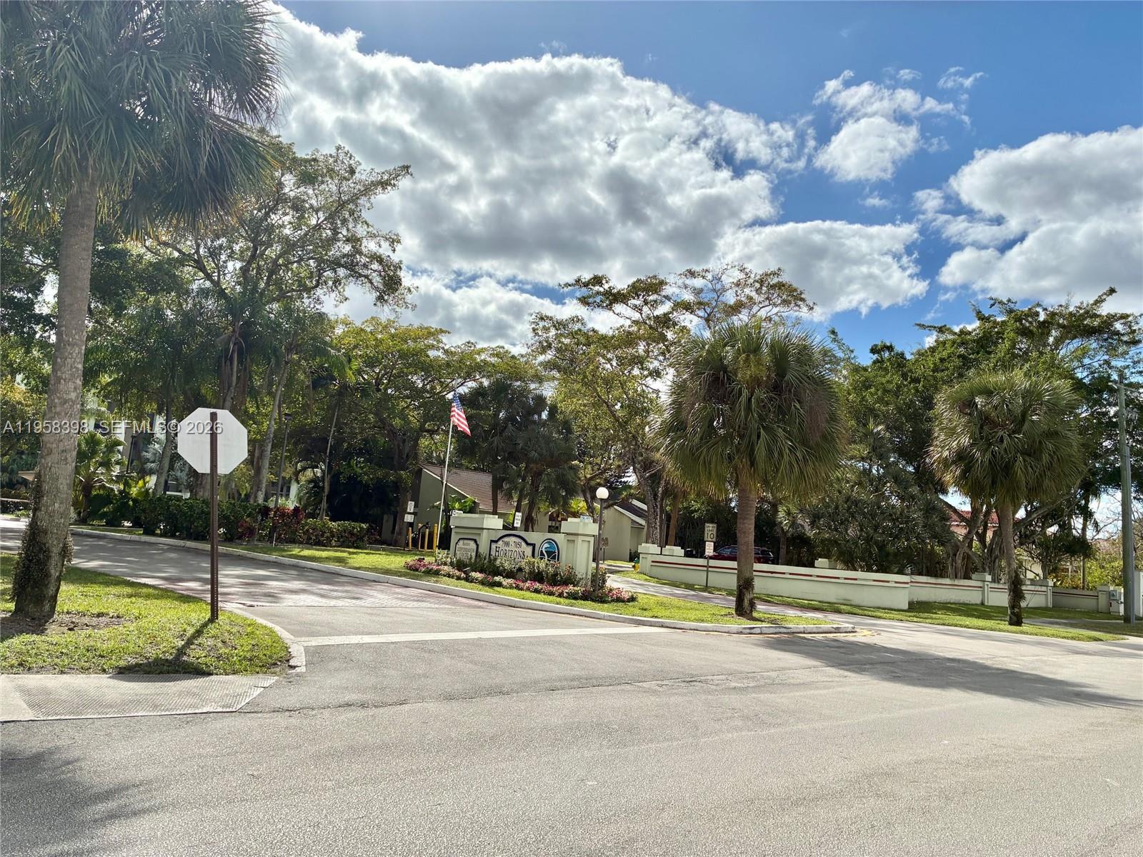 7050 NW 44th St #708, Lauderhill FL 33319