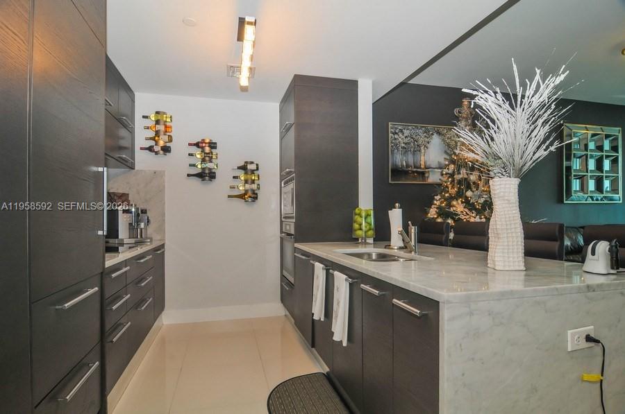 900 Biscayne Blvd #3810, Miami FL 33132