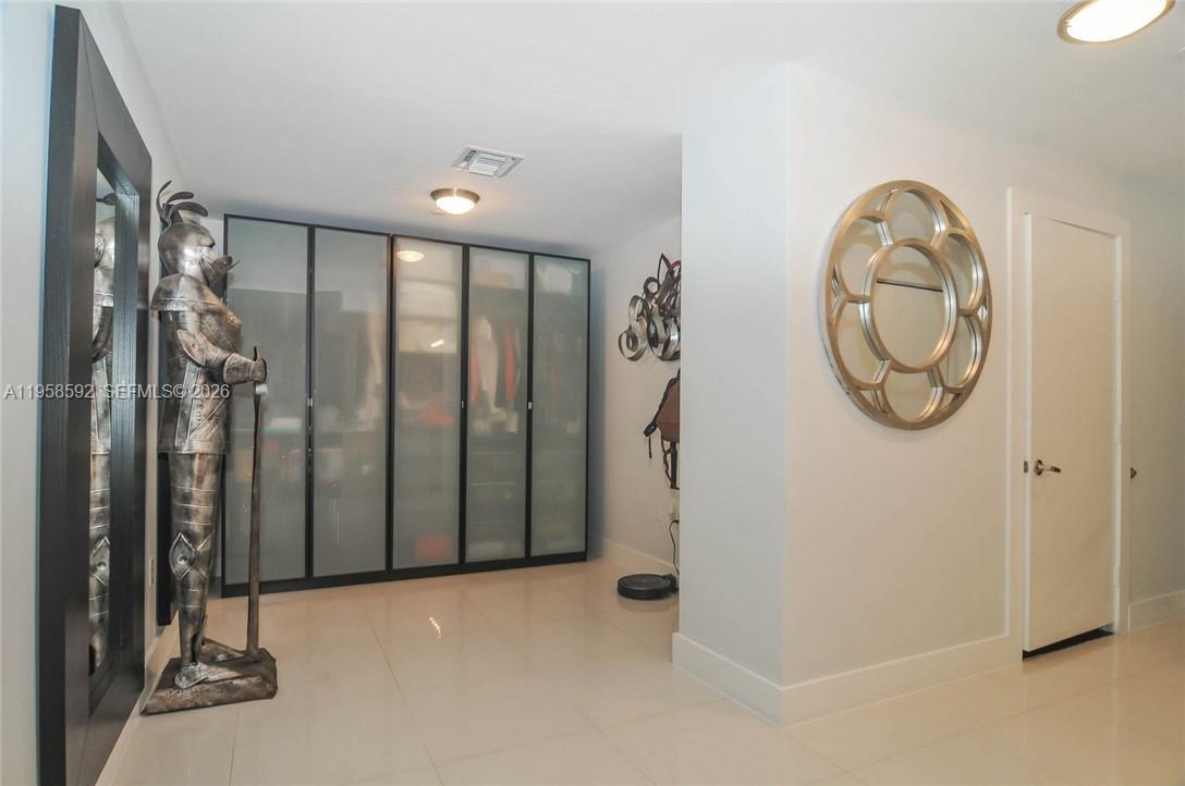 900 Biscayne Blvd #3810, Miami FL 33132
