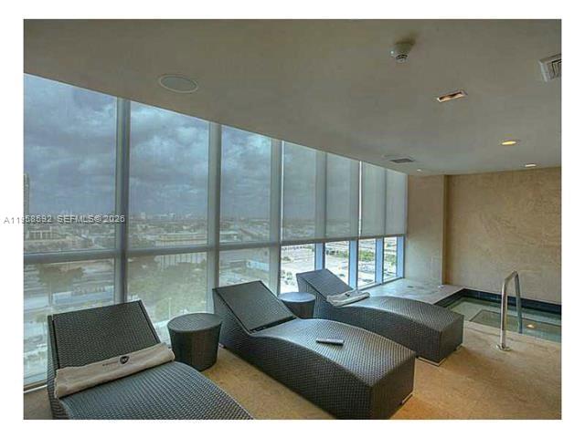 900 Biscayne Blvd #3810, Miami FL 33132