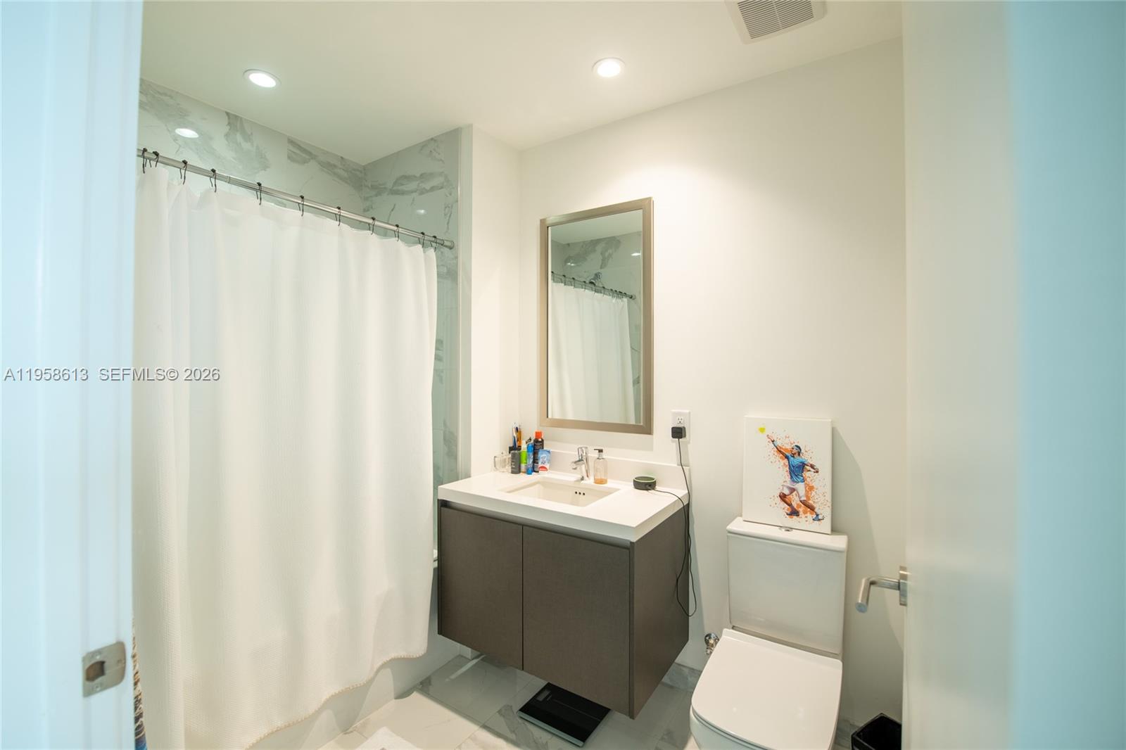 851 NE 1st Ave #811, Miami FL 33132