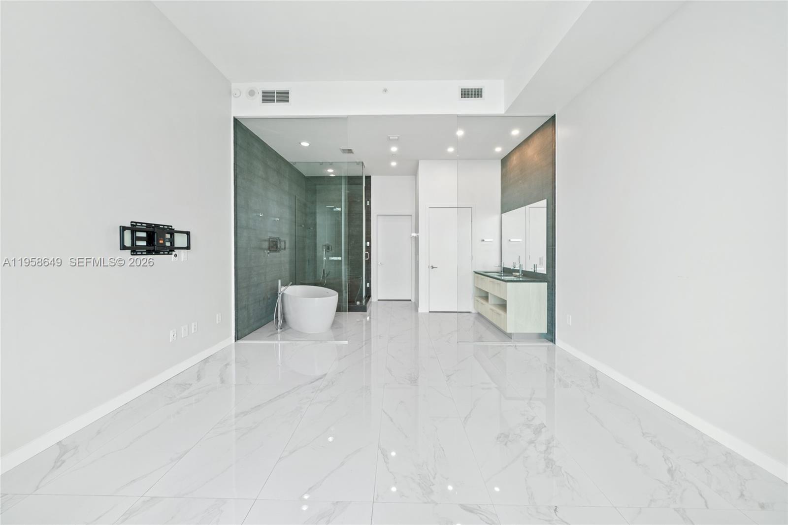480 NE 31st St #PH5101, Miami FL 33137